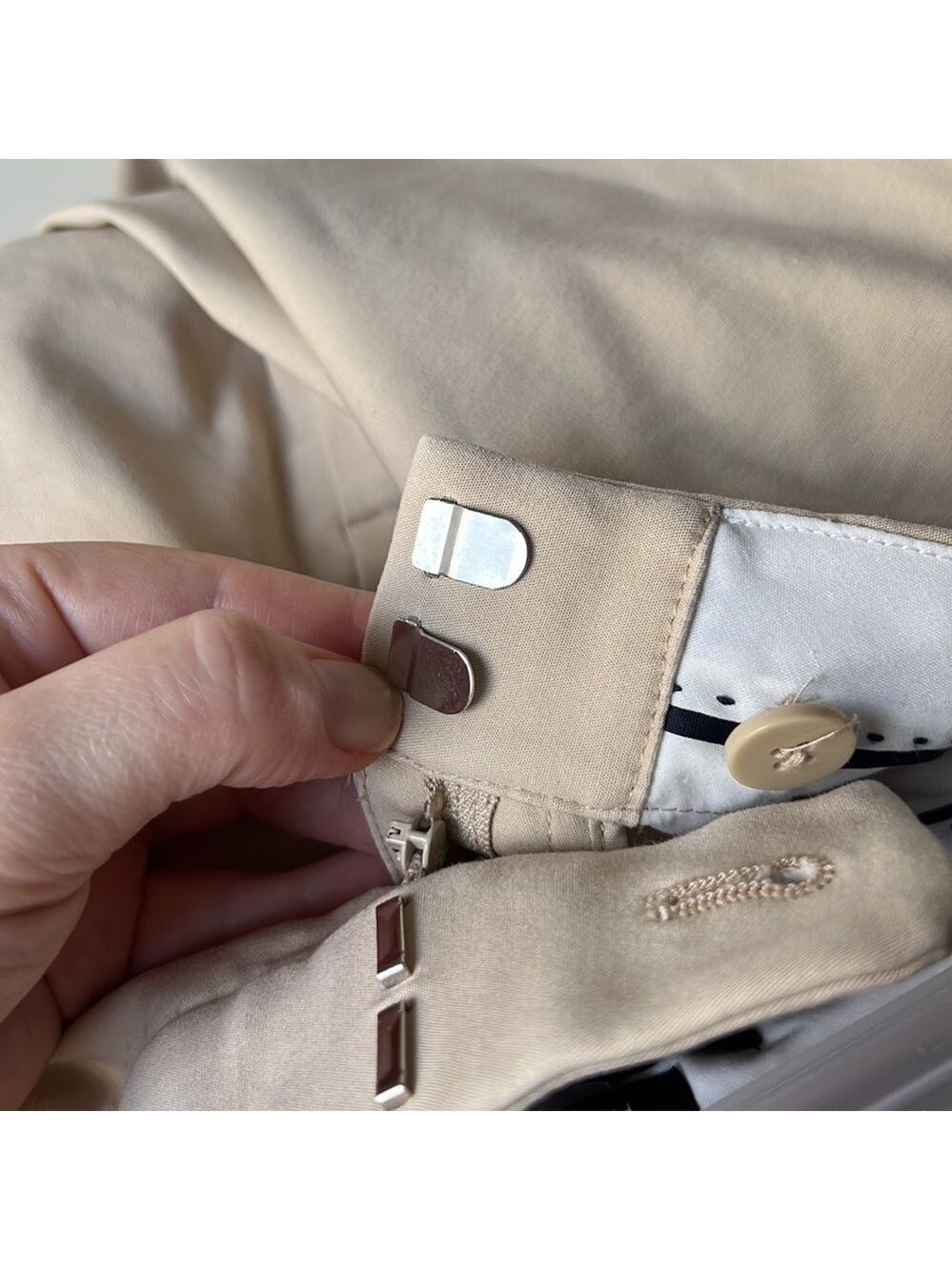 TALBOTS Cream Freeport Chino Pants Size 8P - Picture 3 of 9